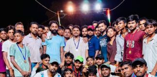 बड़खड़िया ने जीता जय मां संतोषी नाइट क्रिकेट टूर्नामेंट:बहराइच में 16 टीमों के रोमांचक मुकाबलों के बाद मेजबान टीम ने अपने नाम किया खिताब