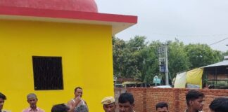 नन्दनगर काली मंदिर विवाद सुलझा:SDM हरैया राजस्व और पुलिस टीम के साथ मौजूद रहे