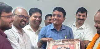 बस्ती में अवैध मेडिकल स्टोरों पर कार्रवाई की मांग:फार्मासिस्टों ने नवागत औषधि निरीक्षक से की मुलाकात