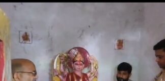 बहराइच के मंदिर में दुर्गा प्रतिमा खंडित:सुबह ग्रामीणों ने देखा तो मचाया शोर, विधायक सुरेश्वर सिंह मौके पर पहुंचे