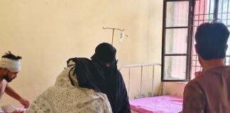 सिसवा में दो बाइकों की टक्कर, तीन घायल:चेहरे पर चोटें; जिला अस्पताल रेफर