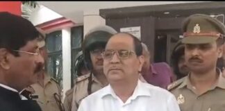 महराजगंज में सपाइयों का प्रदर्शन:राज्यपाल को ज्ञापन सौंपकर नीट जांच और अखिलेश की रिहाई मांगी