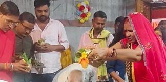 सावन के पहले दिन इटहिया मंदिर में उमड़ा जनसैलाब:श्रद्धालुओं ने पंचमुखी शिव मंदिर में किया जलाभिषेक, नेपाल, बिहार श्रद्धालु पहुंच रहे