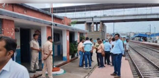 कोडरमा: रेलवे ट्रैक पर मिला लोको रनिंग रूम इंचार्ज का शव, जांच में जुटी जीआरपी
