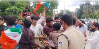 जबलपुर : दिल्ली छात्र आंदोलन के समर्थन में एनएसयूआई का प्रदर्शन, शिक्षा मंत्री के इस्तीफे की मांग