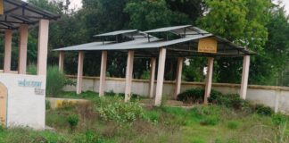 BEO ने विद्यालय प्रशासन को भेजा नोटिस:लालबोझी में अंत्येष्टि स्थल, स्कूल की बदहाली पर मांगा स्पष्टीकरण