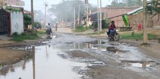 हल्की बारिश में राजकोट चौराहा जलमग्न:नगर-कप्तानगंज मार्ग पर आवागमन बाधित, राहगीर परेशान