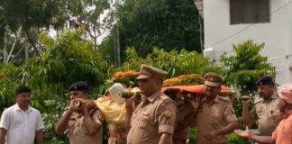 आरक्षी राहुल कनौजिया का बीमारी से निधन:बस्ती के परसरामपुर थाने में तैनात थे, पुलिस लाइन में दी गई श्रद्धांजलि