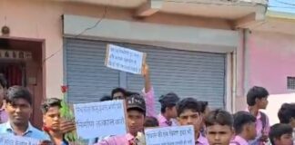 निचलौल-कोहड़वल मार्ग का निर्माण अधूरा:ग्रामीणों-छात्रों ने एसडीएम को सौंपा ज्ञापन, जल्द पूरा करने की मांग