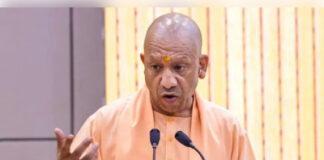 मुख्यमंत्री योगी आदित्यनाथ परिषदीय विद्यालयों के विद्यार्थियों को डीबीटी से भेजेंगे 1200 रूपये