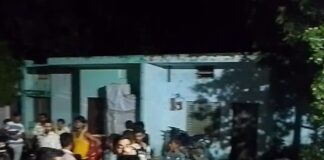 बिजली कटौती से ग्रामीण आक्रोशित, उपकेंद्र का घेराव:बहराइच में कस्बेवासियों से नोकझोंक, पुलिस ने स्थिति को संभाला