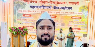महाराजगंज में सिसवा के संस्कृत प्रवक्ता को स्वर्ण पदक:राज्यपाल ने सम्पूर्णानन्द संस्कृत विश्वविद्यालय में किया सम्मानित