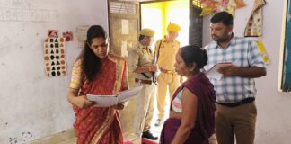 जिलाधिकारी ने कई विद्यालयों एवं आंगनवाड़ी केन्द्रों का किया औचक निरीक्षण