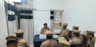 अपर पुलिस अधीक्षक द्वारा थाना गिलौला का किया गया अर्दली रूम आयोजित किया गया
