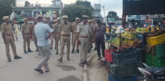सुगम यातायात हेतु अवैध अतिक्रमण के विरुद्ध चला अभियान, सड़क किनारे लगे अवैध ठेला, रेहड़ी, दुकानों एवं खड़े वाहनों को हटवाया गया