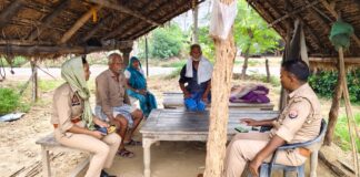 कम्यूनिटी पुलिसिंग यूनिट (CPU) के तहत बलरामपुर पुलिस द्वारा वरिष्ठ नागरिकों एवं आमजन से संवाद स्थापित कर उनकी समस्याओं का समाधान एवं सुरक्षा तथा जनजागरूकता के प्रति जताया गया विश्वास*