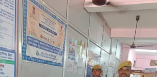 बैंक/डाकघर/जनसेवा केन्द्र व अन्य वित्तीय संस्थानों में लगे सुरक्षा उपकरणों/ संदिग्ध व्यक्तियों/वाहनों की चेकिंग कर वहां मौजूद लोगों को साइबर फ्राॅड से बचने के उपाय के बारे में भी किया गया जागरुक*
