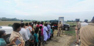 बाढ़ सुरक्षा के प्रति श्रावस्ती पुलिस का जनजागरूकता अभियान, राप्ती नदी किनारे चेतावनी बोर्ड लगाकर लोगों को किया गया जागरूक