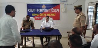 थाना रेहरा बाजार बलरामपुर में आयोजित थाना समाधान दिवस में जिलाधिकारी बलरामपुर व अपर पुलिस अधीक्षक बलरामपुर द्वारा सुनी गयी शिकायतकर्ताओं की शिकायतें-* *शिकायतों के त्वरित एवं गुणवत्तापूर्ण निस्तारण हेतु संबंधित अधिकारियों को दिए आवश्यक दिशा-निर्देश*