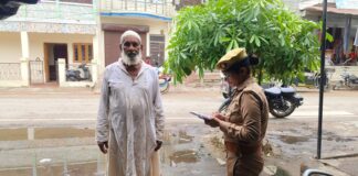 *कम्यूनिटी पुलिसिंग यूनिट (CPU) के तहत बलरामपुर पुलिस द्वारा वरिष्ठ नागरिकों एवं आमजन से संवाद स्थापित कर उनकी समस्याओं का समाधान एवं सुरक्षा तथा जनजागरूकता के प्रति जताया गया विश्वास*