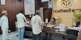 जिलाधिकारी ने जनता दर्शन के दौरान सुनी जनसमस्याएं