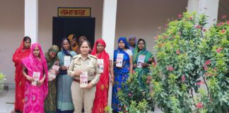 बलरामपुर पुलिस द्वारा समस्त थाना अन्तर्गत मिशन शक्ति जनजागरूकता कार्यक्रम आयोजित कर, महिलाओं एवं बालिकाओं को सुरक्षा और अधिकारों के प्रति किया गया जागरूक*