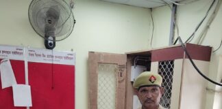*बैंक/डाकघर/जनसेवा केन्द्र व अन्य वित्तीय संस्थानों में लगे सुरक्षा उपकरणों/ संदिग्ध व्यक्तियों/वाहनों की चेकिंग कर वहां मौजूद लोगों को साइबर फ्राॅड से बचने के उपाय के बारे में भी किया गया जागरुक*