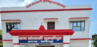 बलरामपुर पुलिस द्वारा मोटर साईकिल चोरी से सम्बन्धित 01 नेपाली अभियुक्त गिरफ्तार व उसके कब्जे से अपने सहयोगियों की सहायता से चोरी की गयी 03 मोटर साइकिल बरामद ।*