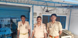 बैंक/डाकघर/जनसेवा केन्द्र व अन्य वित्तीय संस्थानों में लगे सुरक्षा उपकरणों/ संदिग्ध व्यक्तियों/वाहनों की चेकिंग कर वहां मौजूद लोगों को साइबर फ्राॅड से बचने के उपाय के बारे में भी किया गया जागरुक*