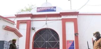 UP: जौनपुर जेल में 85 वर्षीय कैदी की मौत, सीने में दर्द के बाद अस्पताल पहुंचते ही तोड़ा दम