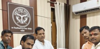 रुधौली में हिंदू युवा वाहिनी ने एसडीएम को सौंपा ज्ञापन:बिजली कटौती और एसडीओ-जेई पर लगाए गंभीर आरोप