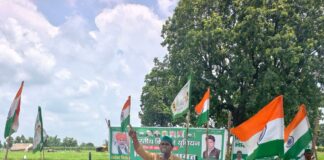जमीन पर कब्जे के विरोध में किसानों का प्रदर्शन:पनियरा में 48वें दिन भी जारी, प्रशासन से कार्रवाई की मांग तेज