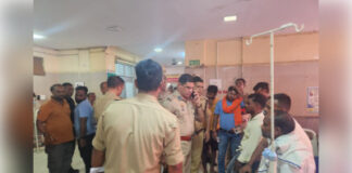 वाराणसी: मंदिर परिसर के बाहर फायरिंग घटना, कार्बाइन गिरने से मची अफरा-तफरी