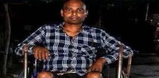दोनों पैरों से पीड़ित को समाजसेवी ने दी आर्थिक मदद:कप्तानगंज में दी 5 हजार रुपए की राशि