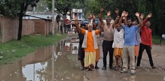 बहराइच के विशेश्वरगंज-इकौना मार्ग पर जलभराव:बारिश में डूबी सड़क, लोक निर्माण विभाग के दावों पर उठे सवाल