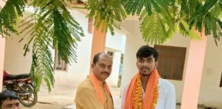 गौर में नीट में सफल छात्रों से मिले जनप्रतिनिधि:ब्लॉक प्रमुख प्रतिनिधि और जिला पंचायत सदस्य ने दी बधाई