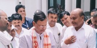 महाराजगंज में ग्राम रोजगार सेवकों ने सौंपा ज्ञापन:18 वर्षों से लंबित समस्याओं के समाधान की मांग