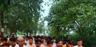 बस्ती में भरत तिवारी की हत्या पर कैंडल मार्च:सैकड़ों युवाओं ने न्याय और दोषियों को कड़ी सजा की मांग की