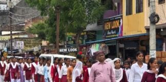 घुघली में छात्रों ने निकाली संचारी रोग जागरूकता रैली:स्वच्छता और रोगों से बचाव का दिया संदेश