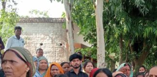 बस्ती में रोजगार सेवक का शव खेत में मिला:स्टाफ नर्स पत्नी बोलीं- पति की हत्या कर बॉडी फेंकी गई, चोट और कट के निशान