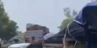 बहराइच में सरिया लदी ट्रैक्टर-ट्रॉली से टकराई कार:कार में घुसी सरिया, बाल-बाल बचा कार सवार युवक