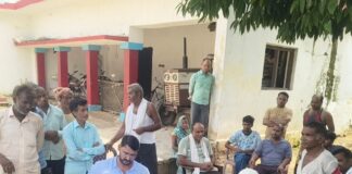 बस्ती में अमीन ने मौका चिन्हित किया:बरहटा के मीता सोती गांव में विवाद के चलते कब्जा दखल नहीं हो सका