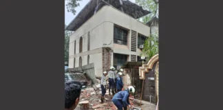 ठाणे में 37 साल पुरानी बिल्डिंग की दूसरी मंज़िल की बालकनी गिरने से 13 साल की लड़की की मौत