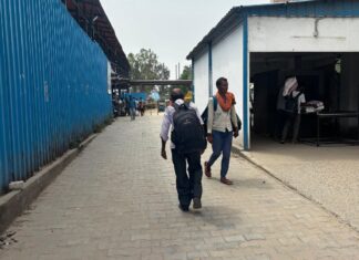 ना रोकने वाला ना टोकने वाला, गाजियाबाद स्टेशन की सुरक्षा में भारी लापरवाही