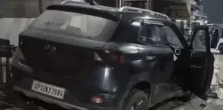तेज रफ्तार अनियंत्रित कार ने सड़क किनारे सो रहे मजदूर परिवार को रौंदा