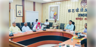 मतदेय स्थलों को लेकर राजनीतिक दलों के प्रतिनिधियों के साथ की बैठक