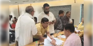 पूर्व एमएलसी के बेटे को नहीं मिल रही दुकान, 28 साल से लगा रहा चक्कर