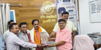 कोषागार के मुख्य कोषाधिकारी के सेवानिवृत होने पर भव्य विदाई समारोह का हुआ आयोजन।