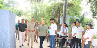 डीएम एवं एसपी ने टी0ई0टी केंद्रों का निरीक्षण किया, सुरक्षा व्यवस्था परखी, निष्पक्ष परीक्षा के निर्देश दिए