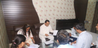 राज्यमंत्री की अध्यक्षता में बस्ती मंडल की विभागीय योजनाओं की समीक्षा बैठक हुई आयोजित